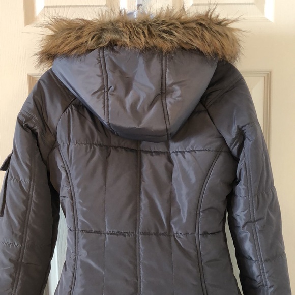 Beautiful gray puffer jacket - Picture 12 of 16